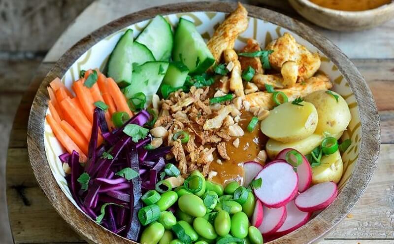 Resep Gado Gado Betawi IG@roos_mestdagh (iNews.id/esa putra tanjung)