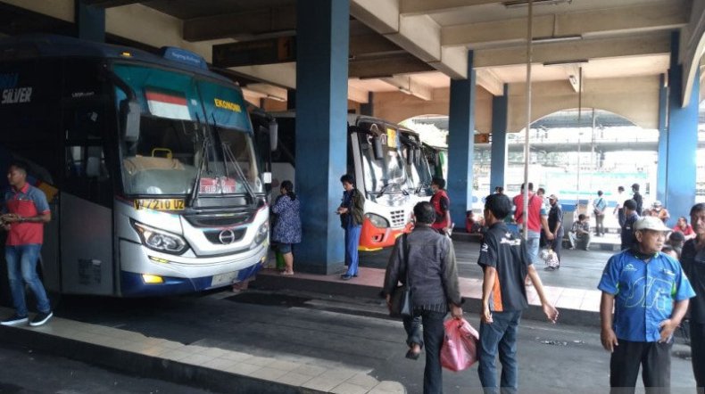 Pengetatan Mudik, Penumpang Masuk Terminal Tirtonadi Solo Jalani Tes GeNose C19