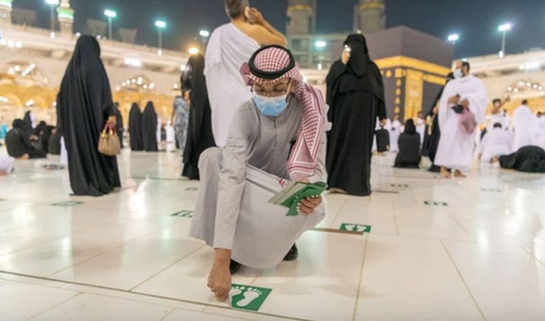 Masjidil Haram Dibuka dalam Kapasitas Penuh Hari Ini, Shaf Sholat Kembali Rapat