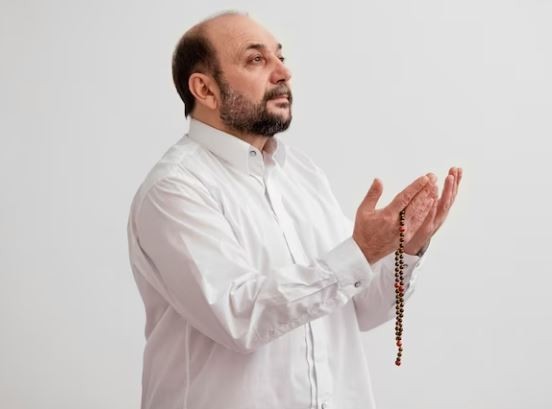 Hukum Tidak Membaca Doa Qunut Sholat Subuh, Bolehkah?