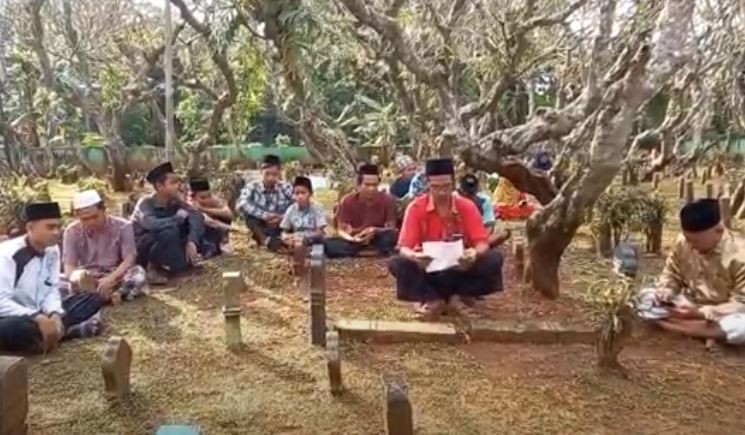 Doa Setelah Yasin dan Tahlil: Arab, Latin, dan Artinya Lengkap Susunan Hadoroh