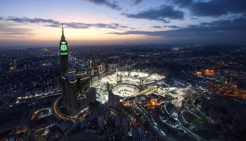 Masjidil Haram Dipadati Jemaah Umrah, Warga Makkah Diimbau Salat di Masjid Wilayah 'Haram'