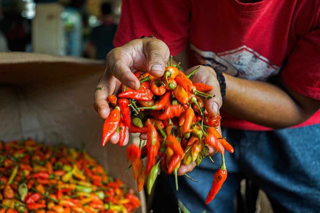 Cabai Rawit Merah Tembus Rp132.850 per Kg di Awal Pekan, Harga Bawang dan Beras Ikut Naik!