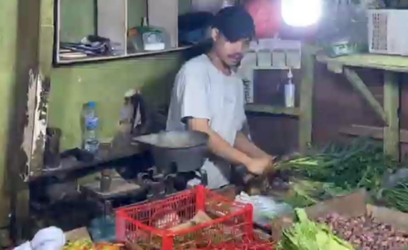Harga Bahan Pokok Melonjak saat Ramadan, Omzet Pedagang Anjlok