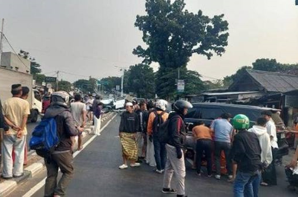 3 Orang Sekeluarga Tewas Kecelakaan Beruntun di Jakbar, Naik Motor Dihantam Fortuner