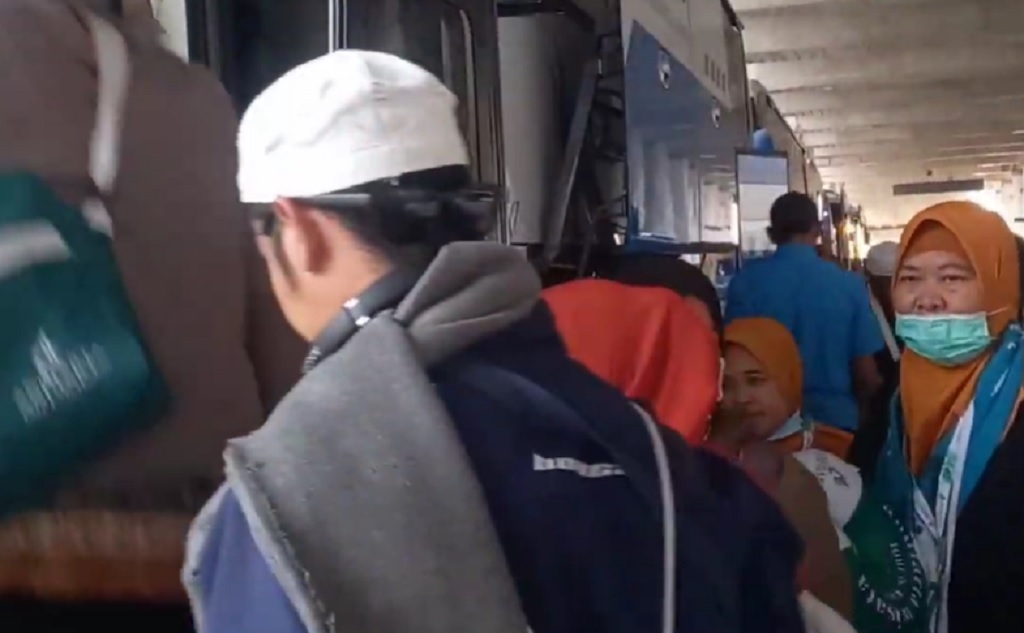 Terdampak Erupsi Anak Krakatau, Penumpang Garuda Mendarat di Bandara Kertajati 