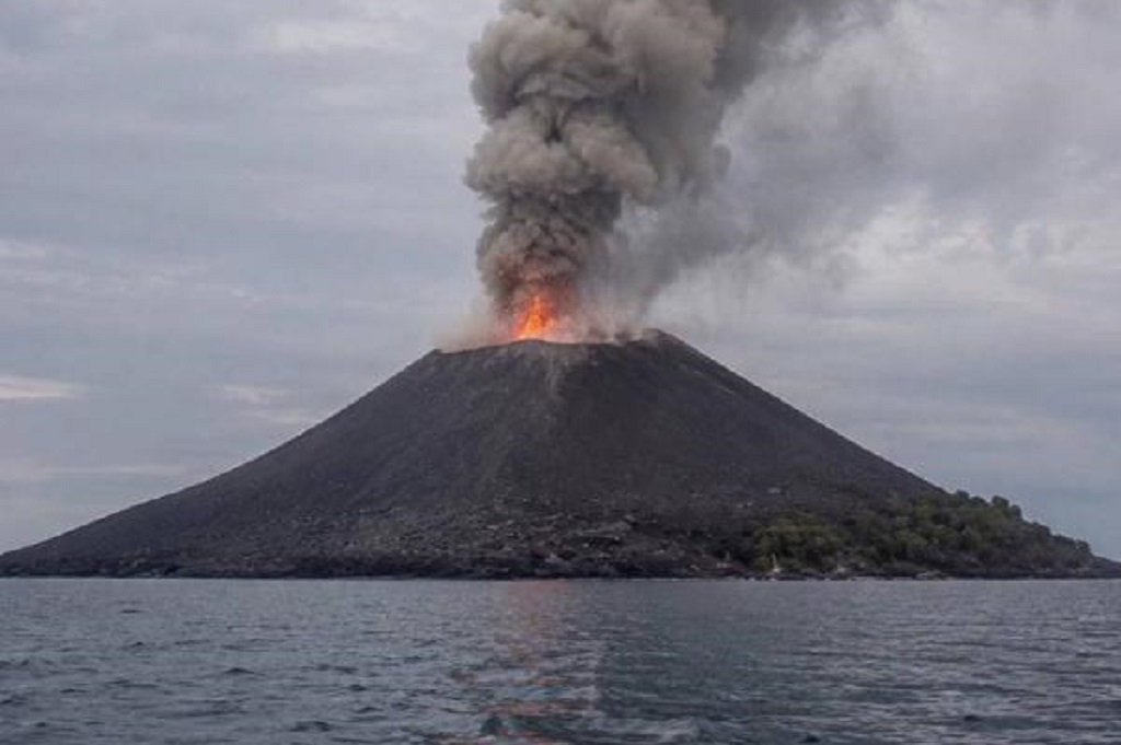 Ahli Tegaskan Erupsi Gunung Berapi Bukan Konspirasi: Tudingan Rekayasa Teknologi Tak Masuk Akal