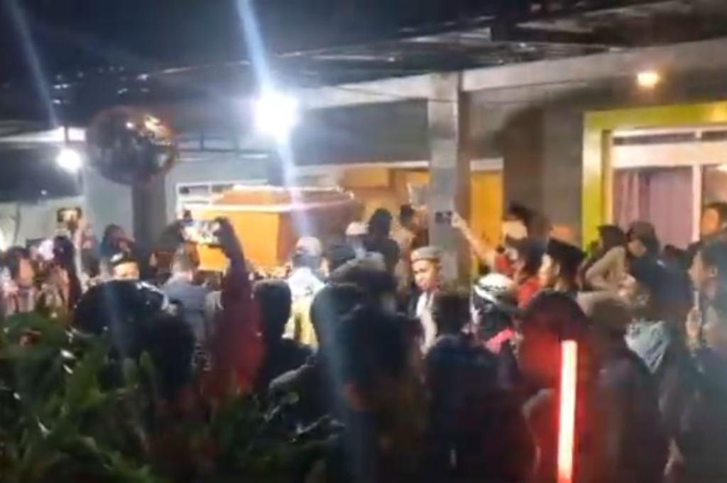 Kerangka Jenazah Mozza Axillia Tiba di Rumah Duka, Disambut Tangis Keluarga dan Pelayat
