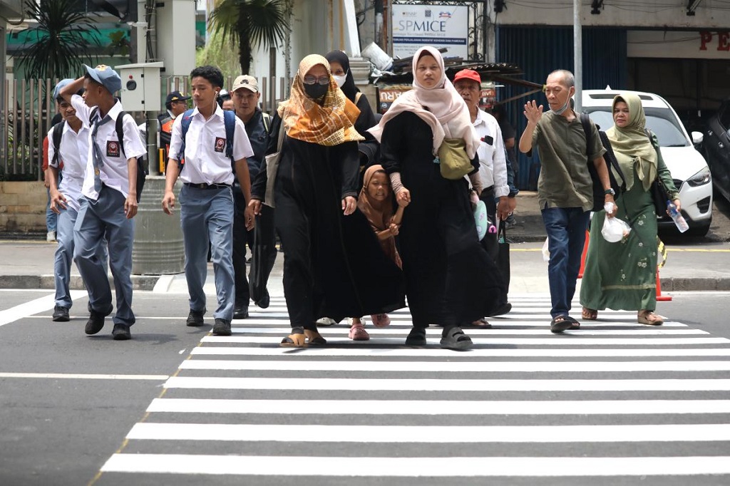 Tangga JPO Dewi Sartika Cawang di Tengah Jalan, Pemprov DKI Tambah Fasilitas Pelican Crossing