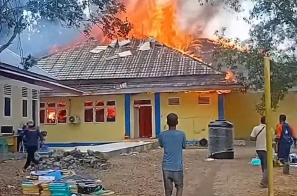 Kantor PUPR Halmahera Timur Terbakar, Pegawai Nekat Terobos Api Ambil Dokumen