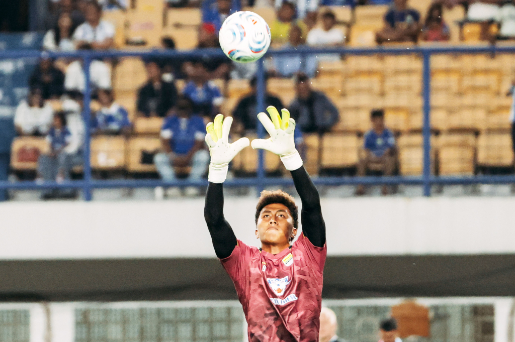 Fitrah Maulana Siap Kembali Kawal Gawang Persib Lawan Persija