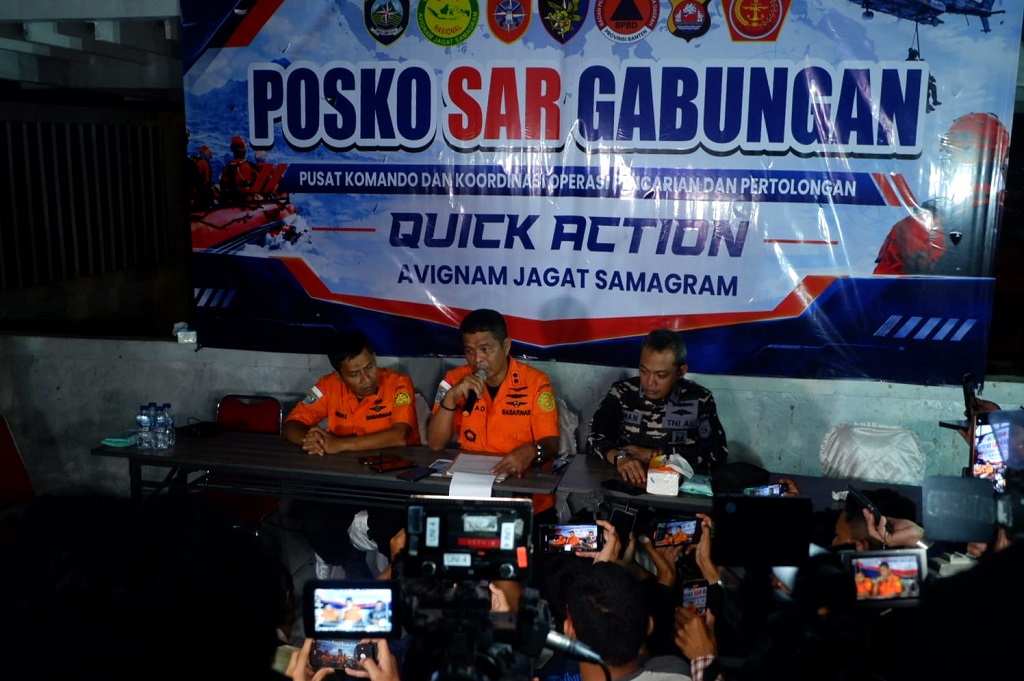 Temukan Jaket Pelampung, Tim SAR Belum Bisa Pastikan Milik Jurnalis dan Kru Kapal Hilang Kontak di Selat Sunda
