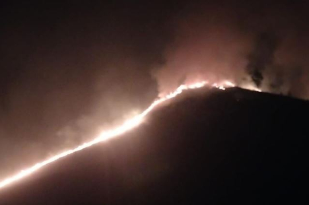 Bromo Terbakar Lagi, Api Mengarah ke Bukit Teletubbies usai Diterpa Angin Kencang