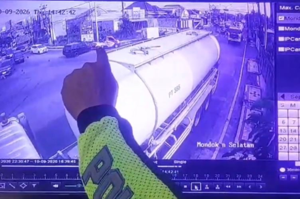 Kecelakaan Beruntun Mobil Terobos Lampu Merah Tabrak 2 Motor di Tuban, 1 Orang Tewas