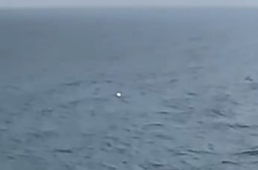 Viral 2 Benda Mengapung di Selat Sunda saat Pencarian Jurnalis iNews dan Wartawan Hilang Kontak