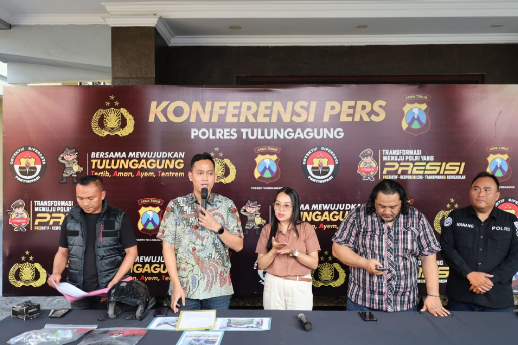 Sakit Hati Dicerai, Pria di Tulungagung Bakar Mobil Pria Diduga Selingkuhan Istri