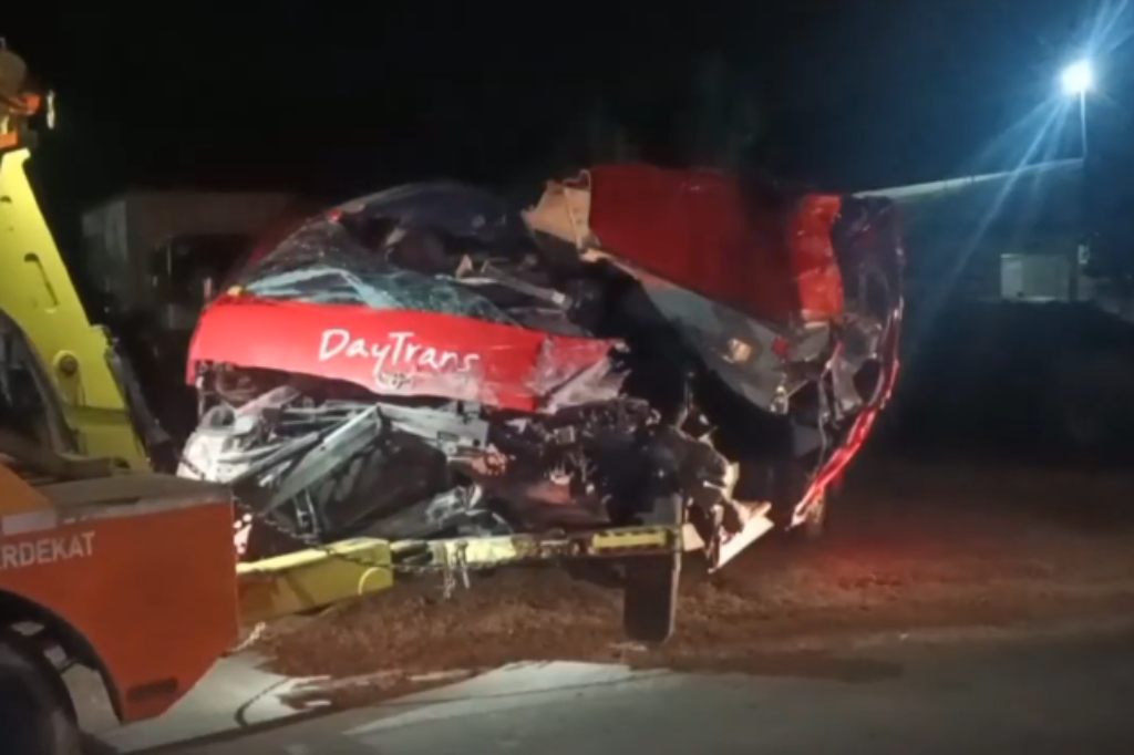 Kecelakaan Maut Mobil Travel Hiace Tabrak Truk di Tol Jombang, 4 Penumpang Tewas