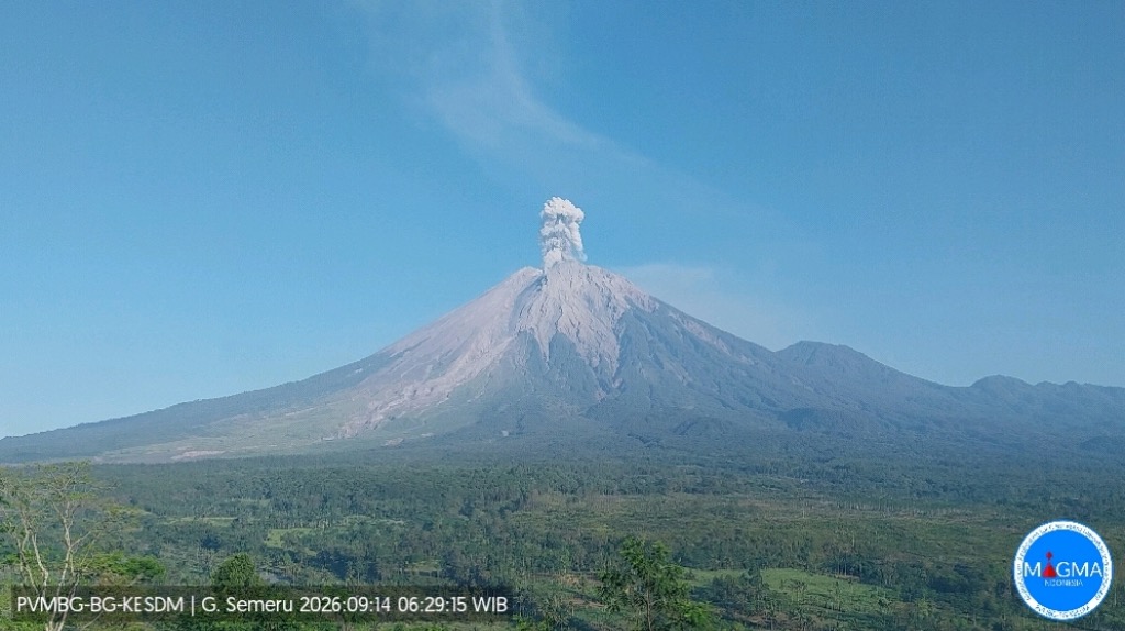 Gunung Semeru Kembali Erupsi, Kolom Abu Capai 1 Km Pagi Ini