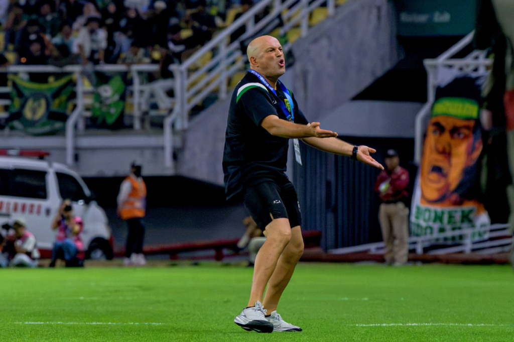 Persebaya Menang di GBT, tapi Bernardo Tavares Masih Gelisah
