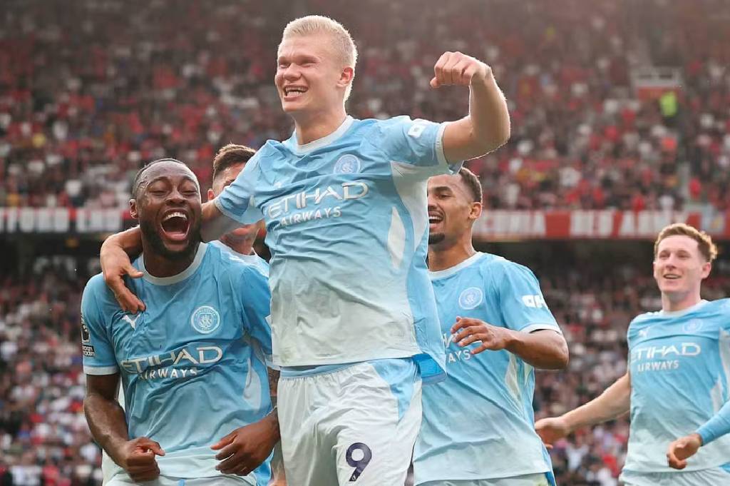 MU Tumbang dari 10 Pemain Man City, Carrick Murka Pertanyakan Gol Haaland