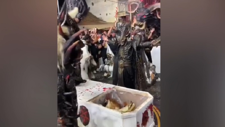 Viral! Karnaval Maulid Nabi di Pekalongan, Adegan Kepala Kambing Disebut Mirip Pemujaan Setan