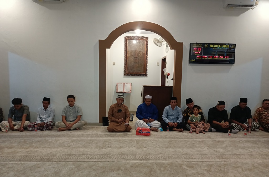 Berkumpul di Masjid, Warga Kembali Doakan Keselamatan Jurnalis iNews Yudistiro Pranoto