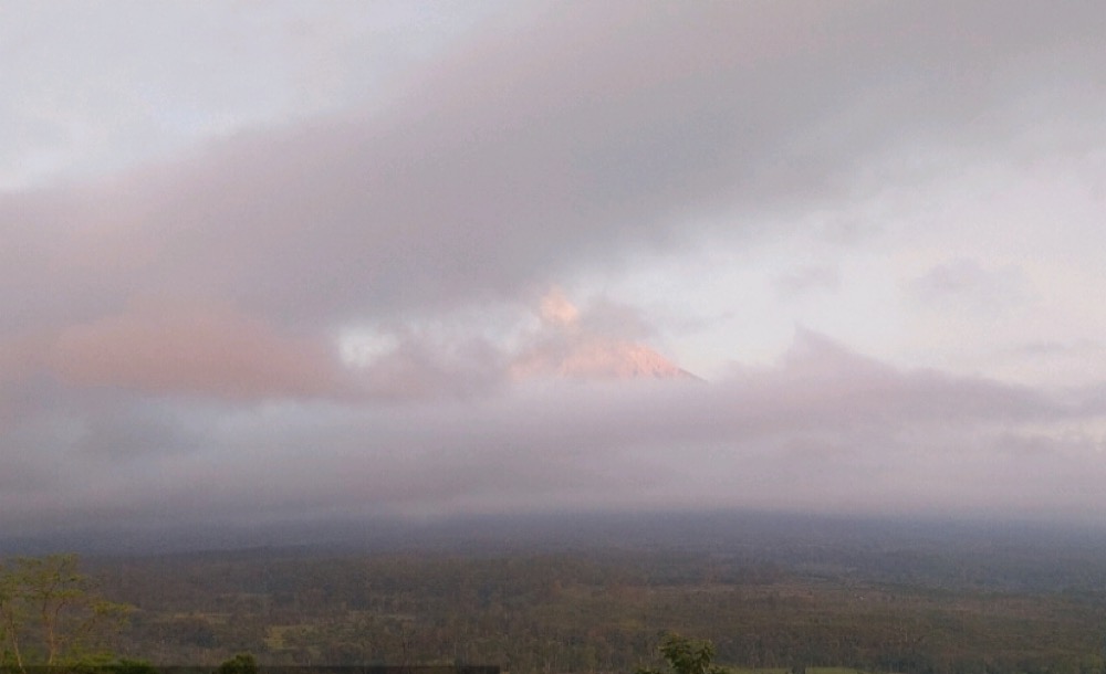 Gunung Semeru Erupsi 2 Kali Pagi Ini, Kolom Abu Capai 1 Km