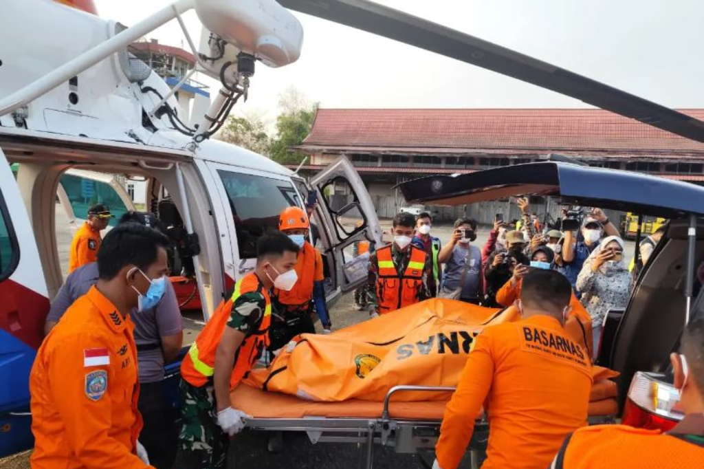 Polri Kerahkan Helikopter Evakuasi 2 Jenazah KM Virgo Transport 8, Perkuat Operasi SAR