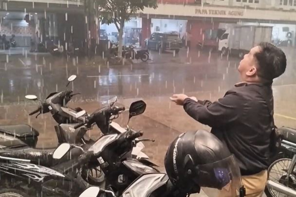Berkah dari Langit! Hujan Lebat Guyur Pontianak, Kabut Asap Perlahan Menghilang