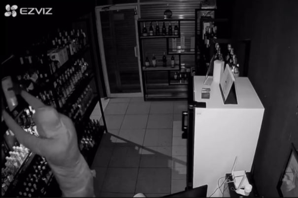 Viral Pria Bertudung Mencuri di Sejumlah Bar dan Restoran di Gianyar, Polisi Turun Tangan