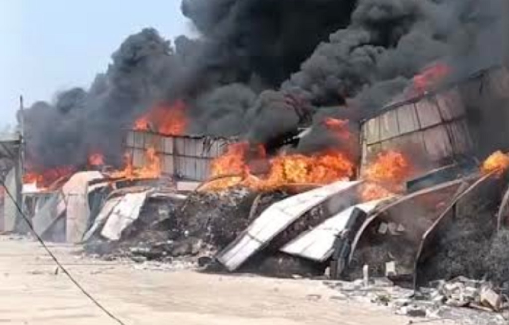 Kebakaran Hebat Landa Pergudangan di Kosambi Tangerang, 20 Gudang Hangus Dilalap Api