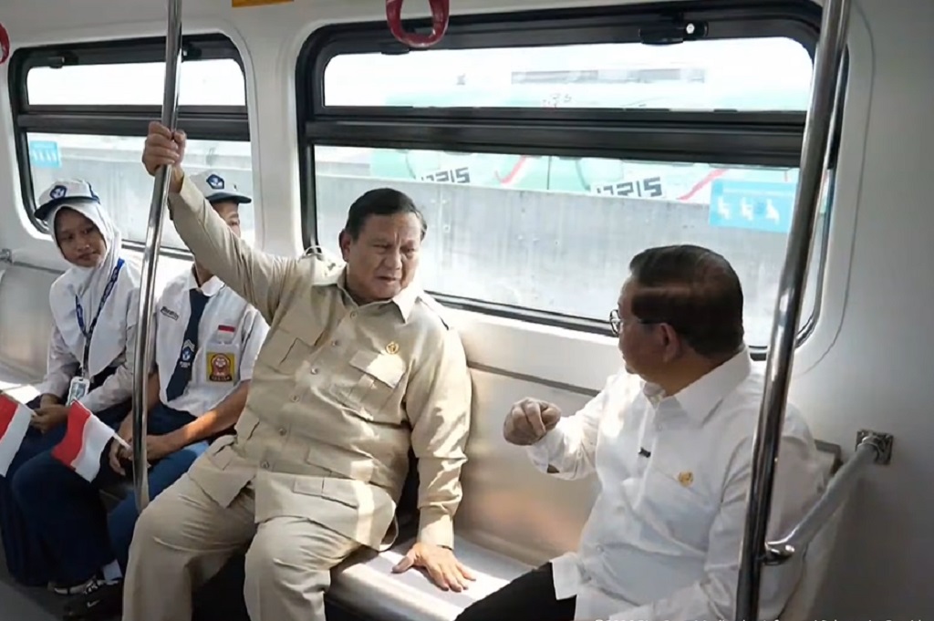 Momen Prabowo Jajal LRT Kelapa Gading-Manggarai, Didampingi Pramono