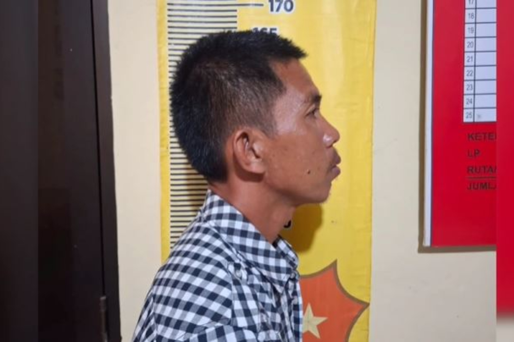 Pria di Lampung Timur Tikam Tetangga, Menangis Minta Peluk Anak-Istri sebelum Ditahan