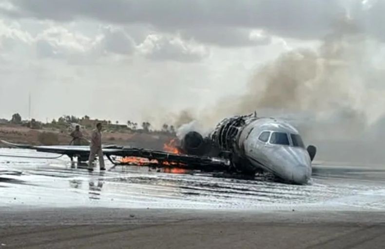 Duh! Pilot-Kopilot Mabuk, Pesawat Jet Pribadi Tergelincir hingga Terbakar