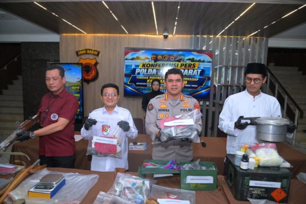 Mahasiswa di Bandung Barat Ditangkap, Diduga Rakit Bahan Peledak dan Senjata Api