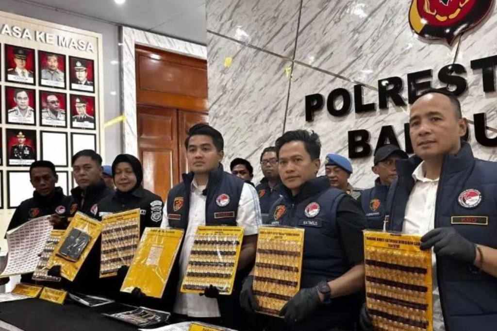 Polisi Bongkar Laboratorium Liquid Vape Narkotika di Bandung, 400 Cartridge Disita