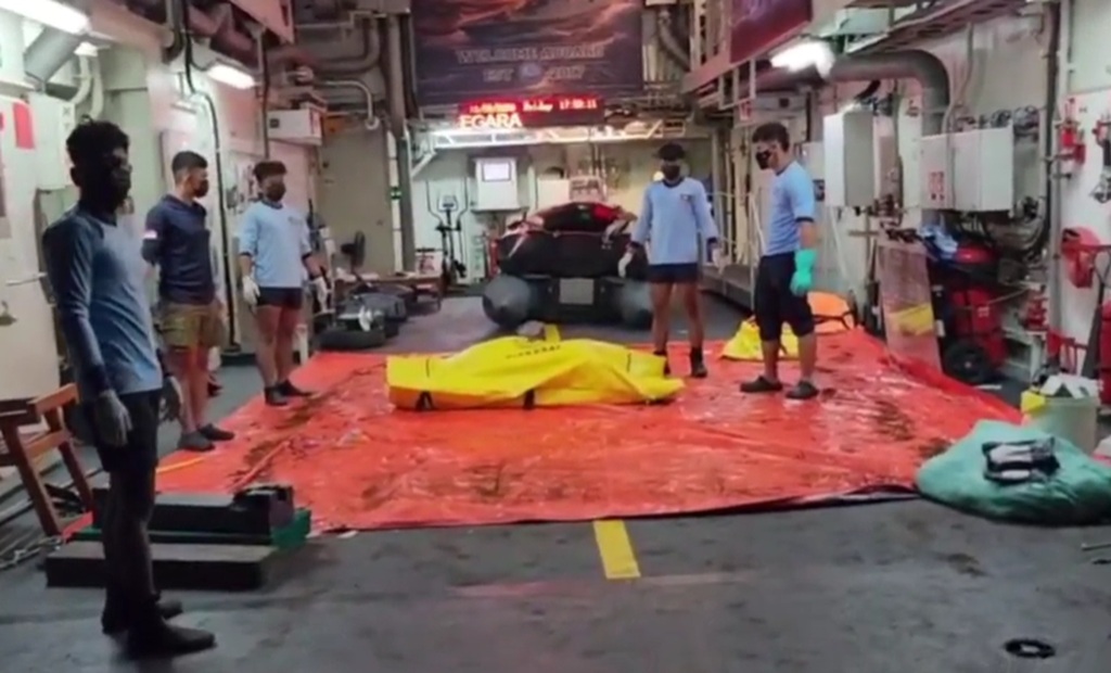 Kopaska Evakuasi 3 Korban Kapal Virgo Transport 8 Terjebak Kabin di Laut Masalembo