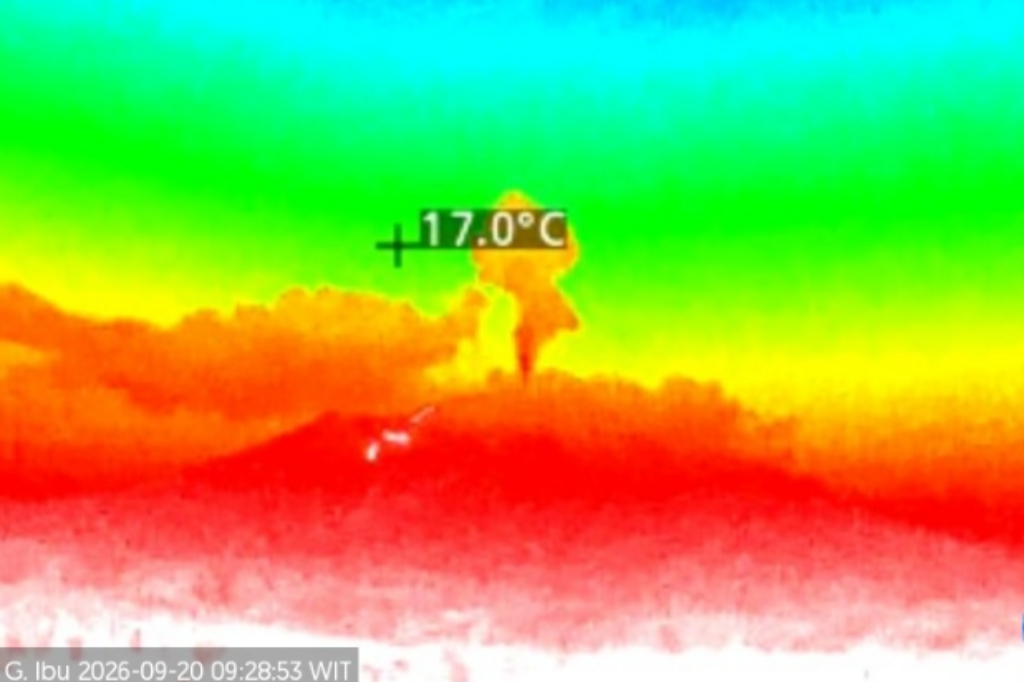 Gunung Ibu Erupsi Pagi Ini, Kolom Abu Capai 800 Meter di Atas Puncak