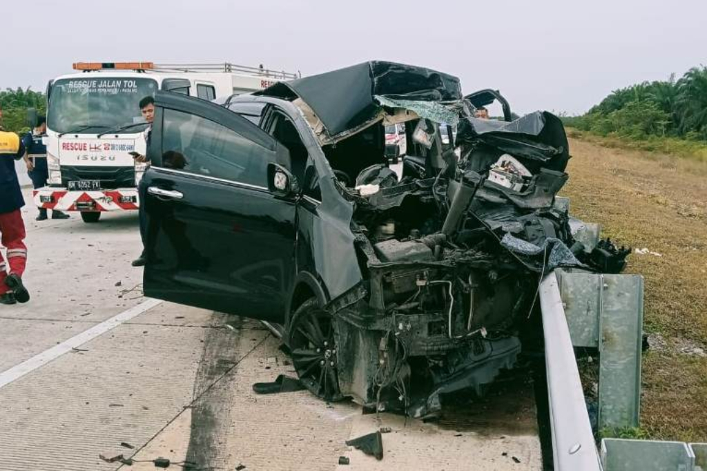 Kecelakaan Maut Mobi Tabrak Truk di Tol Bangkinang Riau, 2 Orang Tewas