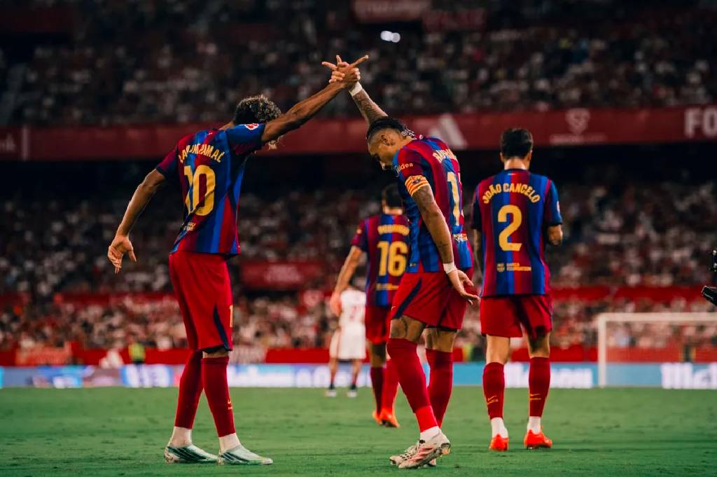 Hasil Liga Spanyol: Raphinha Hattrick, Barcelona Comeback 3-1 atas Sevilla