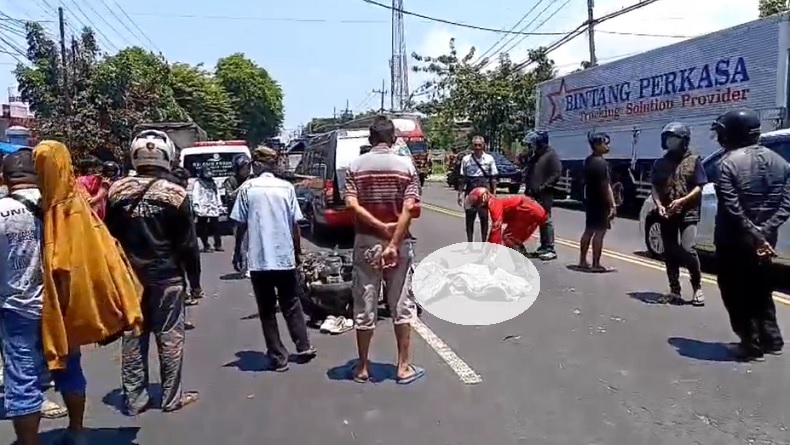 Pasutri dan Balita Tewas Kecelakaan di Pasuruan, 2 Sopir Truk Diburu Polisi