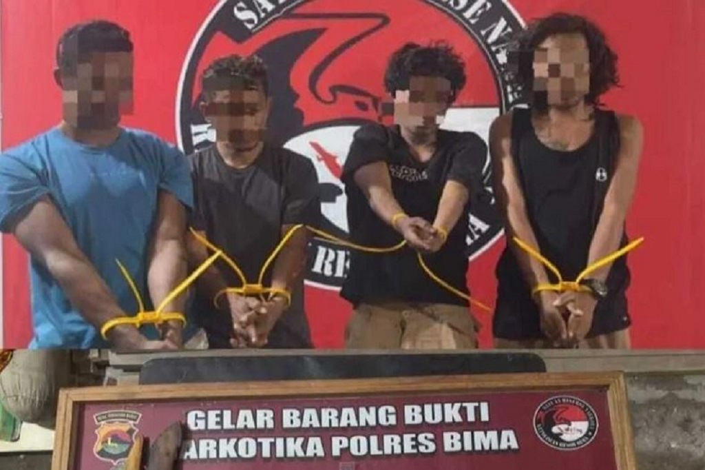 Polisi Tangkap 4 Pengedar Sabu di Bima, Sita Senpi Rakitan hingga Peluru Tajam
