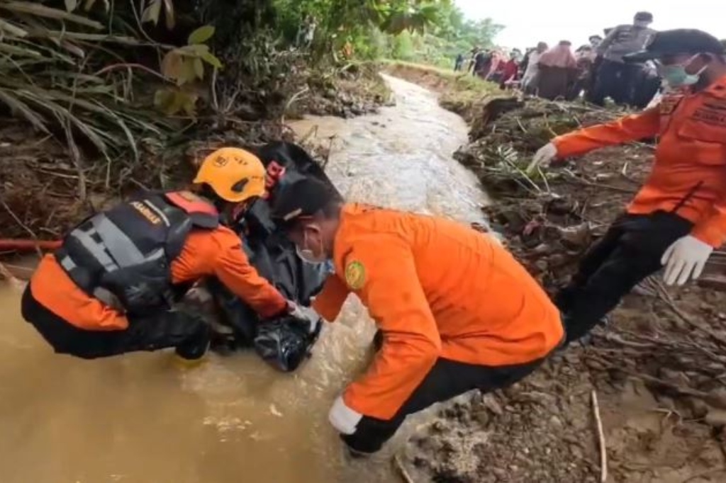 Hari Keenam Pencarian, Korban Banjir Bandang Pasaman Ditemukan Tewas