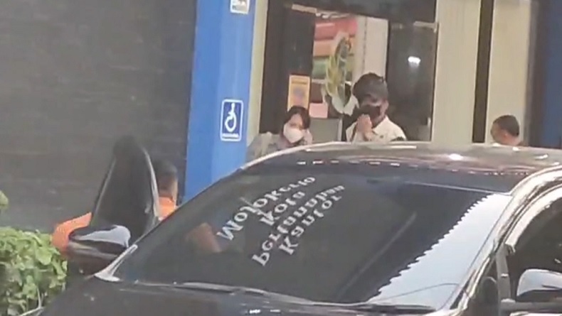 KPK Geledah Kantor BPN Mojokerto, Seorang Perempuan Turut Dibawa