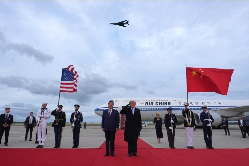 Megah! Trump Jemput Langsung Presiden China Xi Jinping di Bandara, Disambut Pesawat Bomber