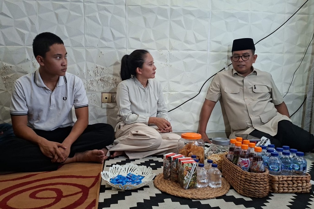 Gubernur Banten Andra Soni Datangi Kediaman Jurnalis iNews Yudistiro Pranoto