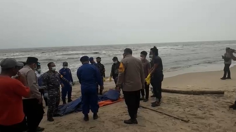 3 Jenazah Diduga Korban KM Virgo Transport 8 Ditemukan di Pantai Sukamara