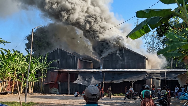 Kebakaran Hebat di Bojonegoro, Gudang Pengeringan Tembakau Hangus Dilalap Api