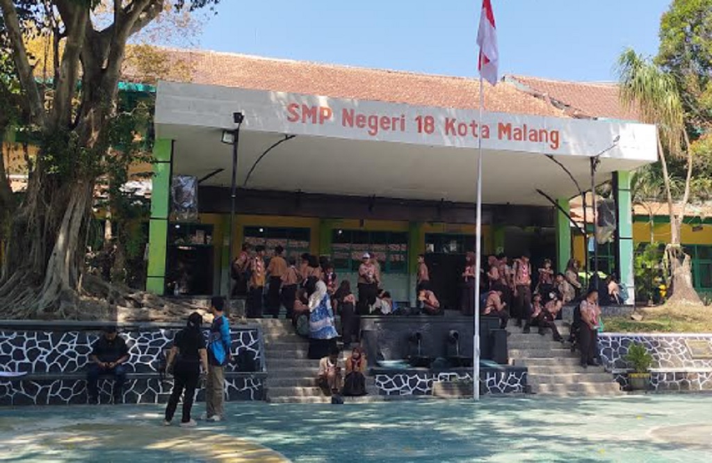 Kepsek SMPN 18 Malang Diduga Aniaya Siswa, Orang Tua Demo ke Sekolah