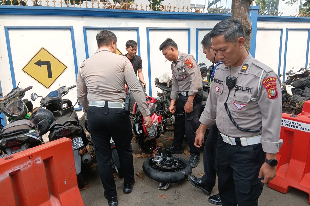Moge Hantam Motor Ojol di Senayan Jakpus, Pengendaranya Ternyata Masih di Bawah Umur